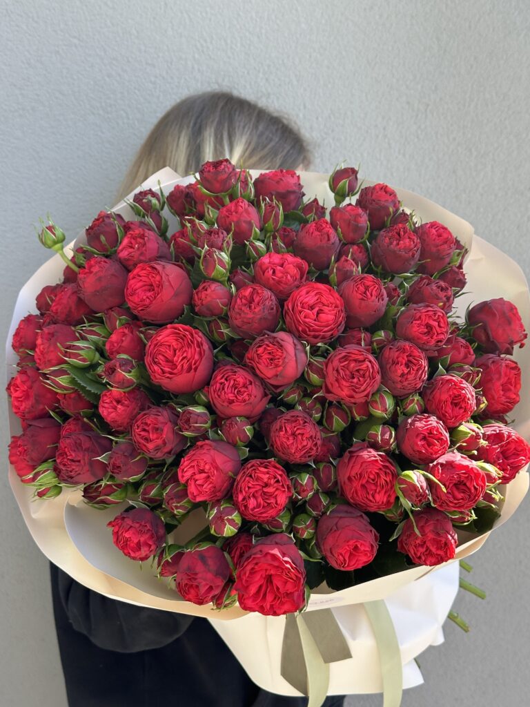 Bouquet of spray roses Red Piano