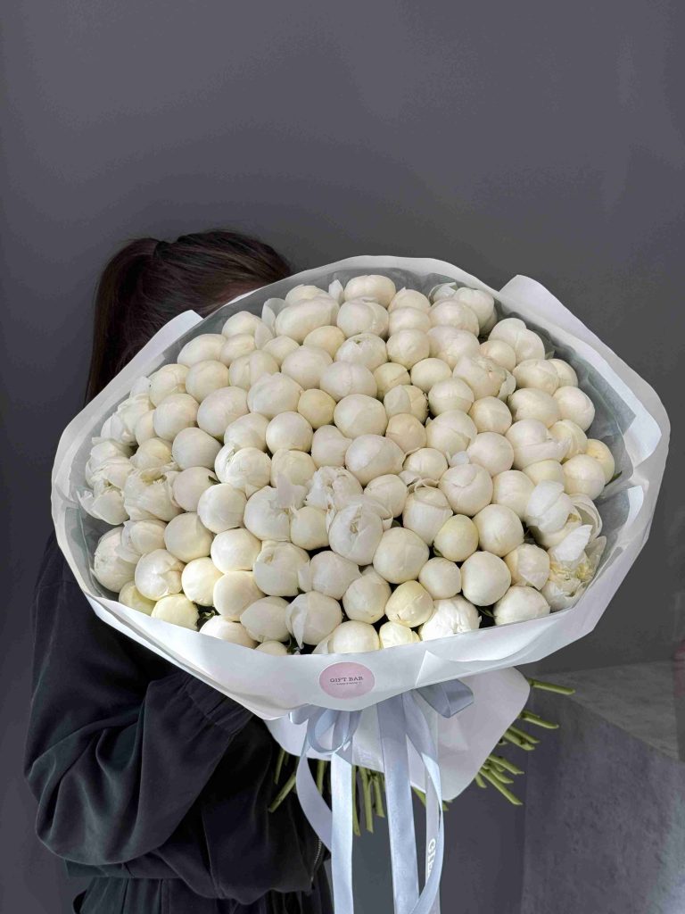 Bouquet of white peonies