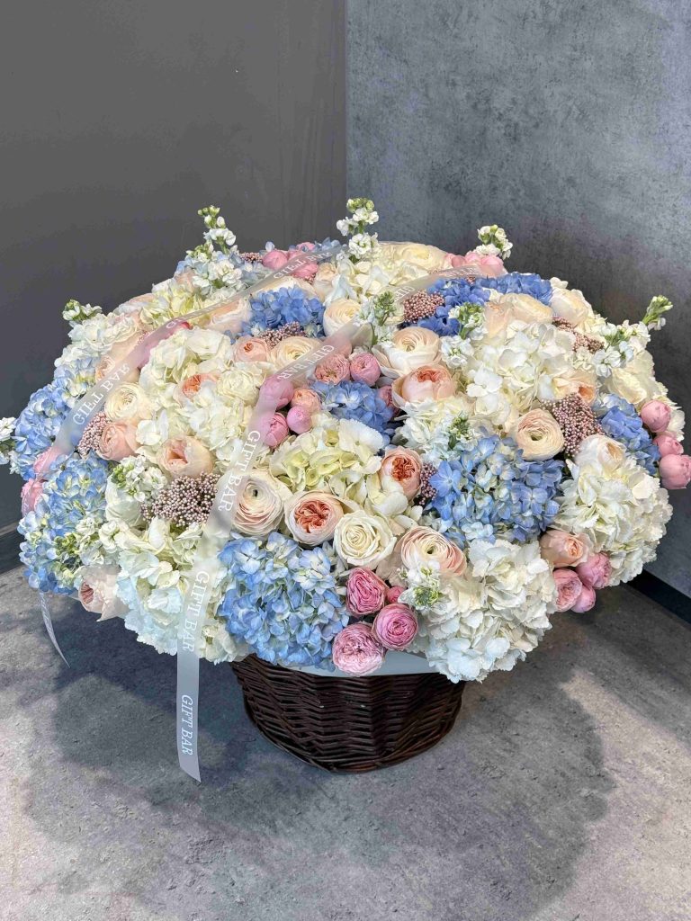 Flower basket “Lush”