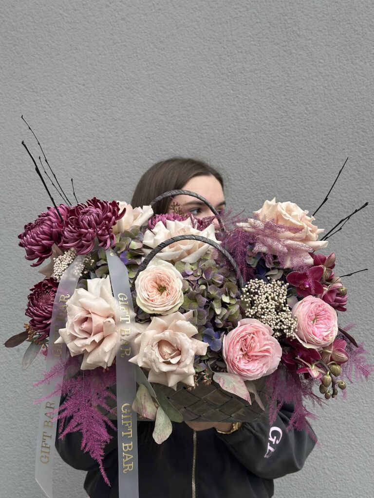 Kosz kwiatów „Acai Berry”