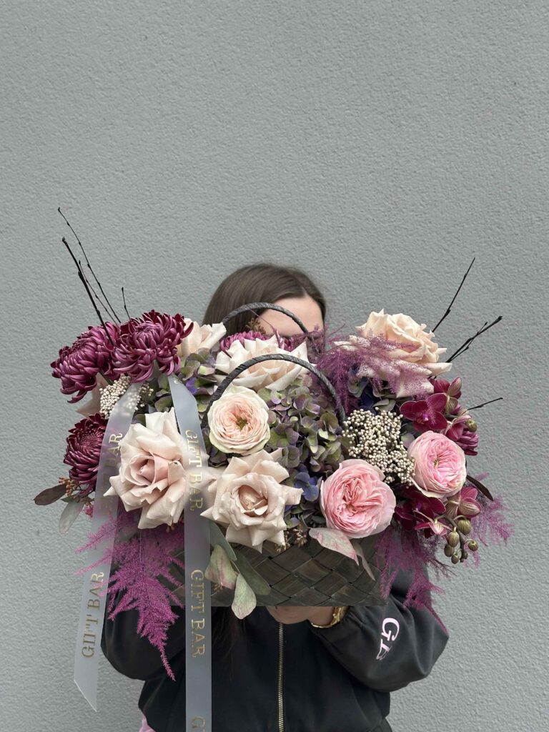 Kosz kwiatów „Acai Berry”