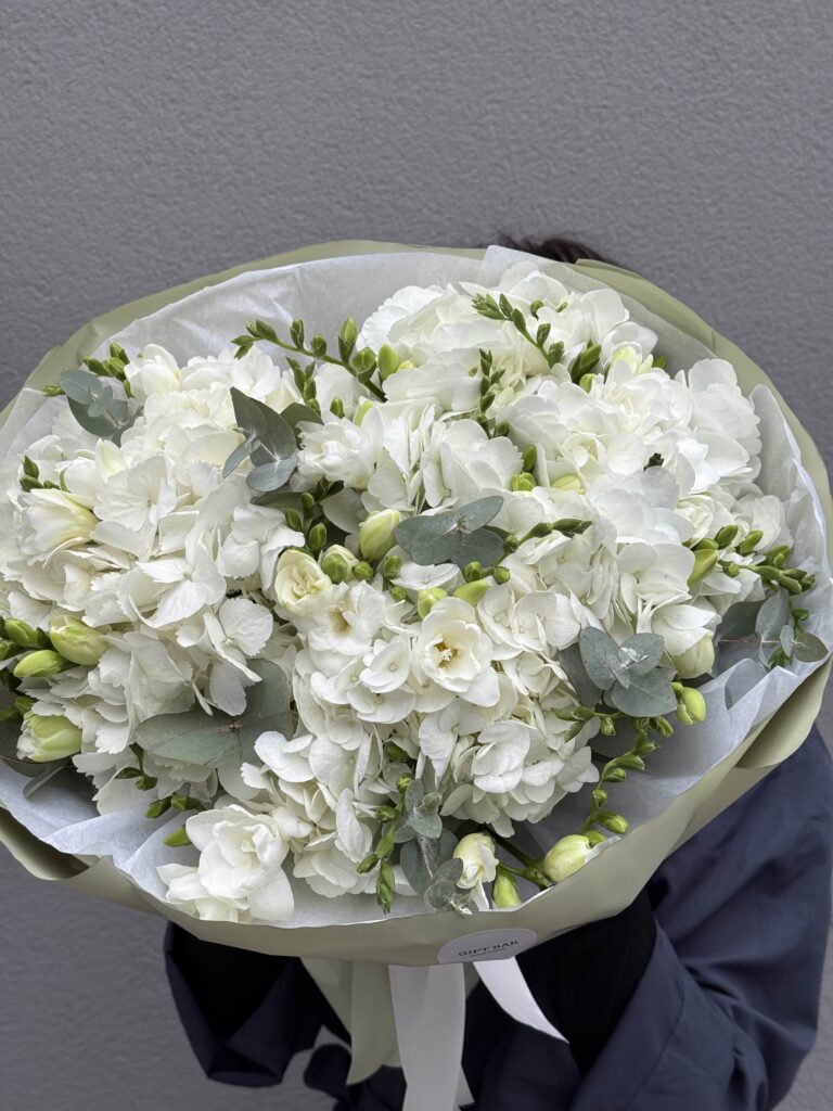 Букет квітів “White Angel”