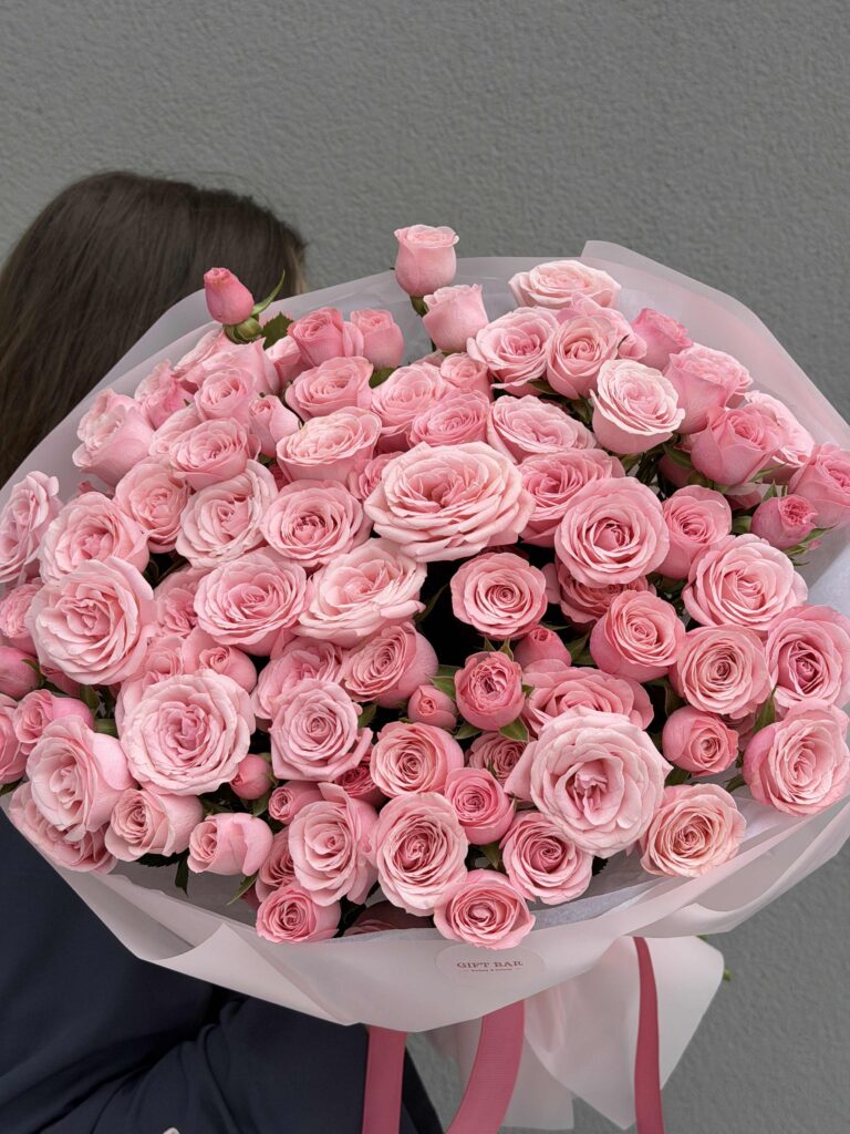 Букет кустовых роз Birdnest