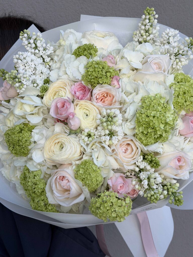 Букет квітів “Fruity Green”