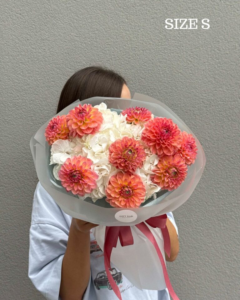 Bouquet of orange dahlias and white hydrangeas
